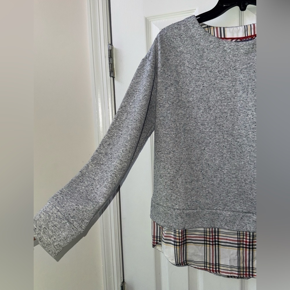 IZOD Gray Sweatshirt with Red and White Plaid Underlay Size Small - Picture 4 of 6